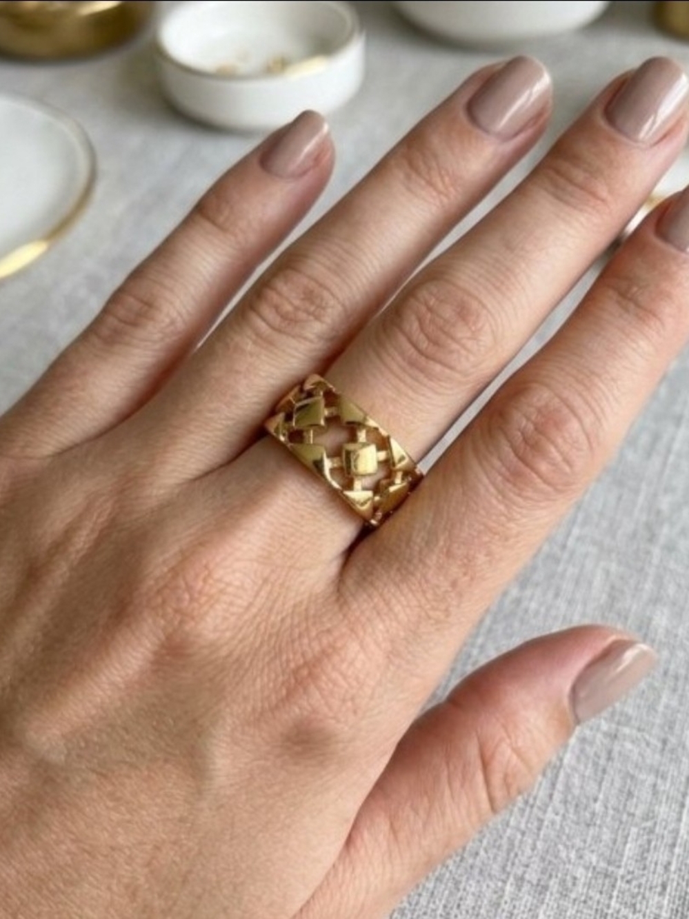 Vintage Avon Gold Tone Geometric Openwork Band Ring Size 8